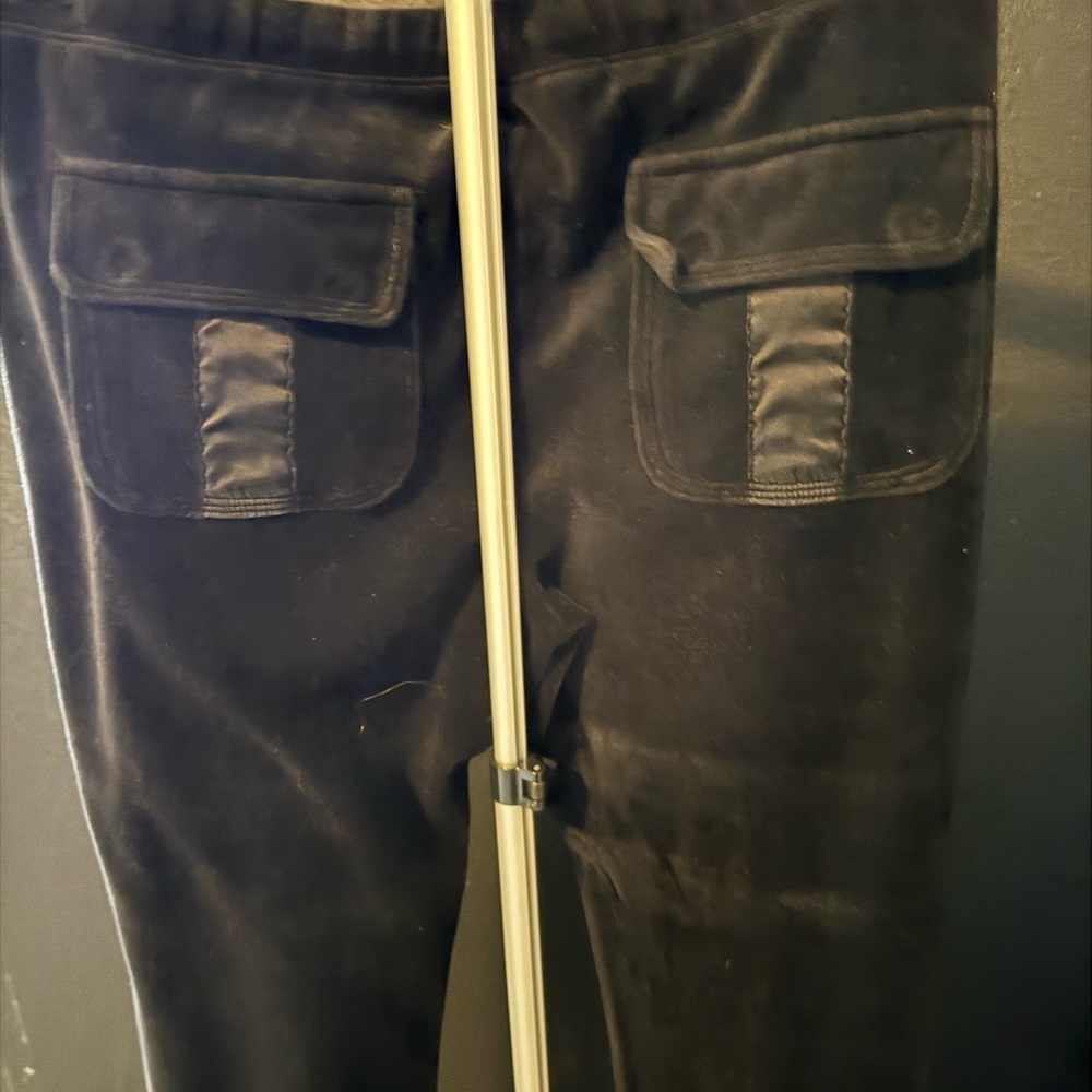 Victoria Secret Women’s Black Velour Cargo Pants Sz Medium - Picture 8 of 12